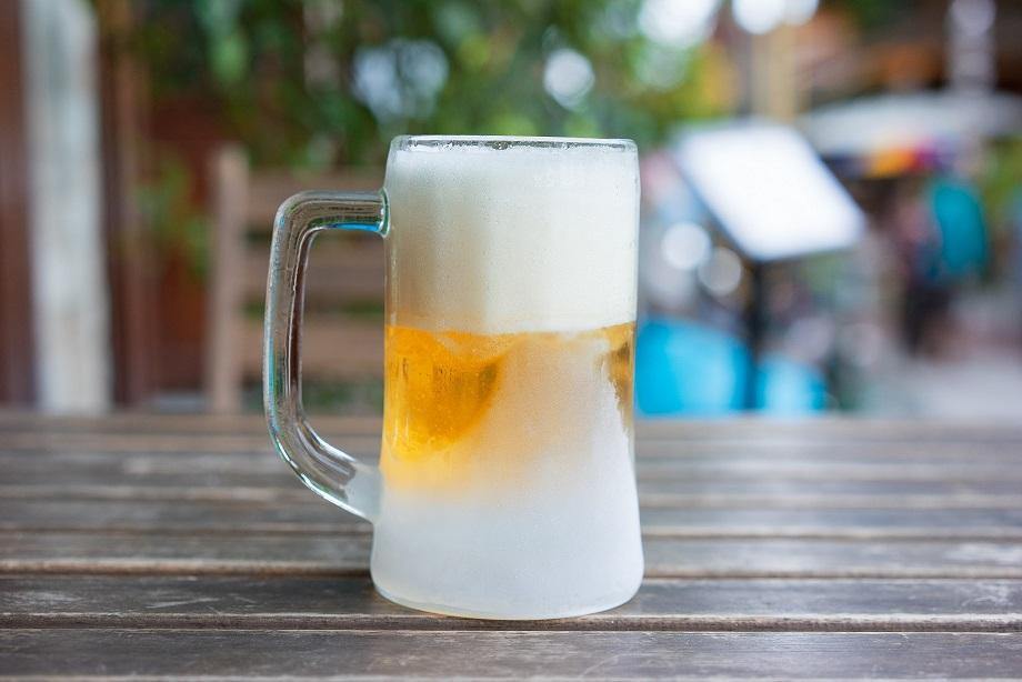 How To Chill A Beer Glass Fast (Without Breaking It!) - Yvento